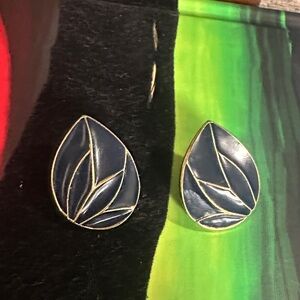 VTG Allison Reed Enamel Leaf Earrings